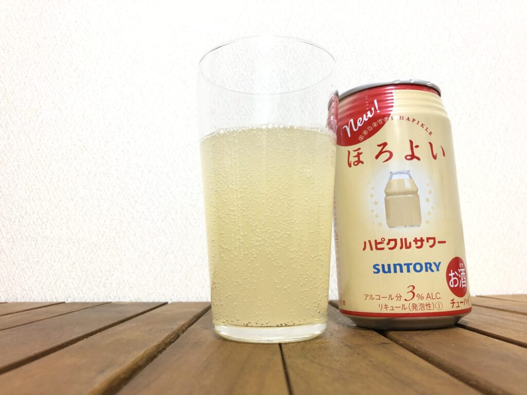 サントリーほろよい ハピクルサワー グラスに注いだ正面画像2021年